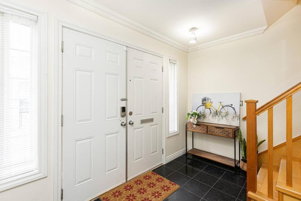 Home Near Downtown Vancouver East@ Joyce Skytrain Bagian luar foto