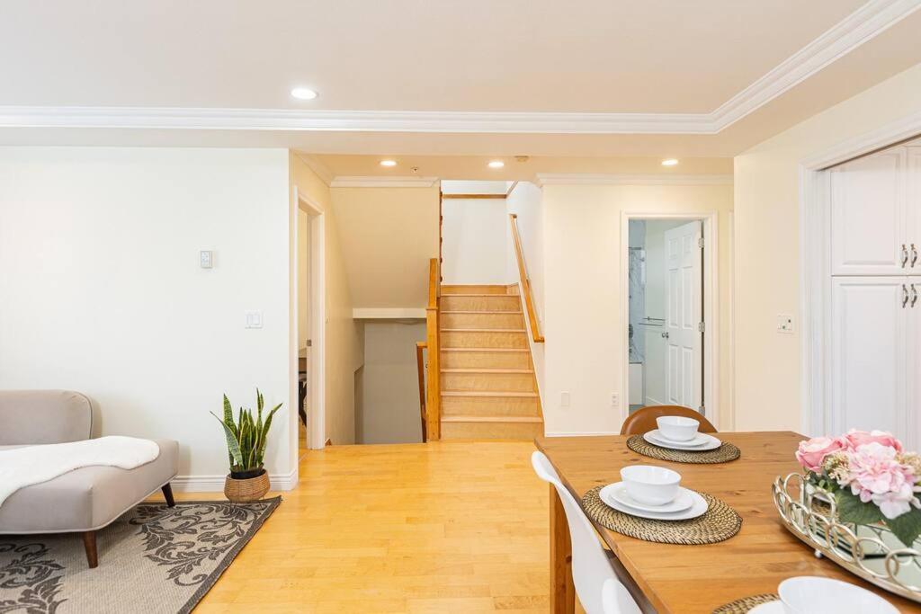 Home Near Downtown Vancouver East@ Joyce Skytrain Bagian luar foto